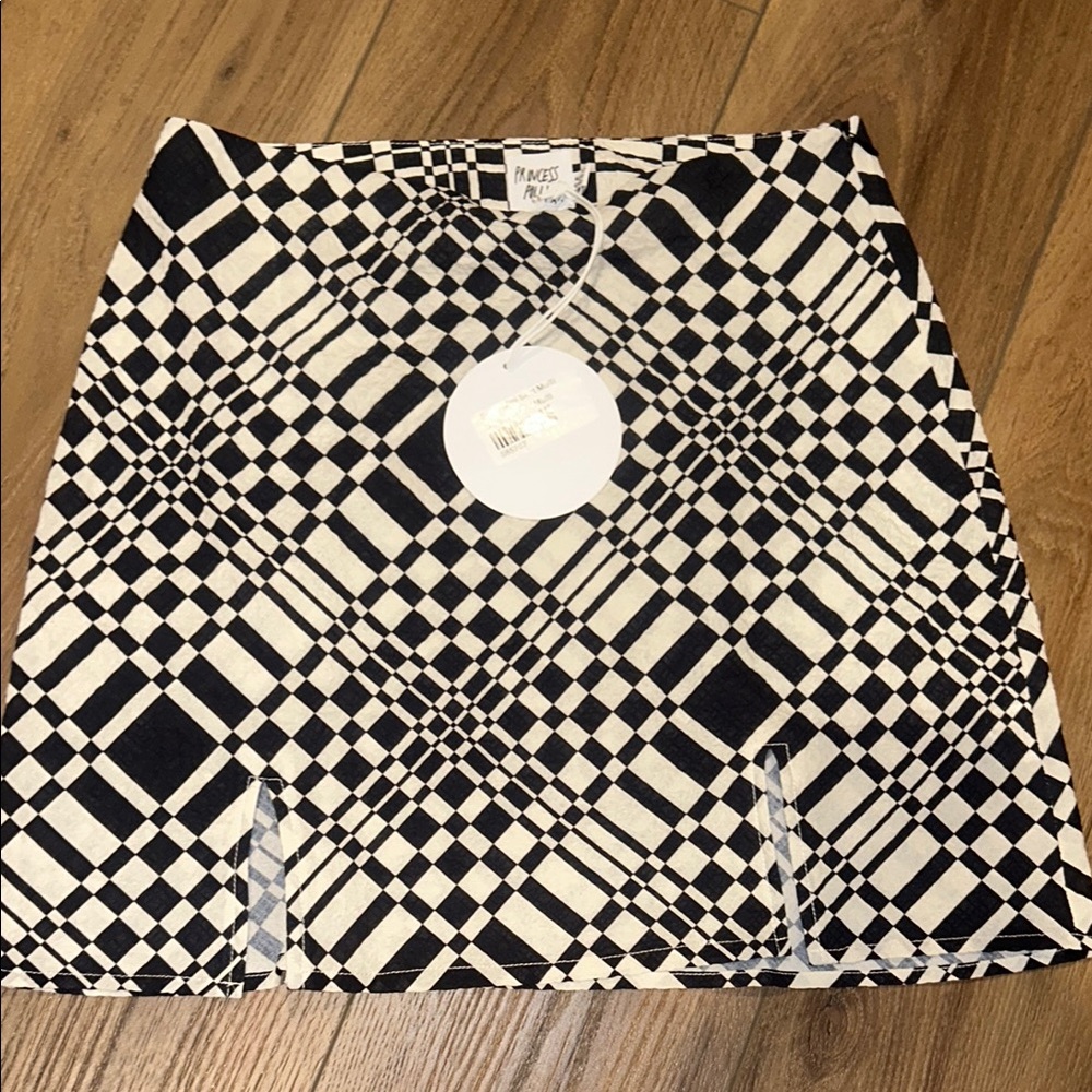 Black and White A-Line Mini Skirt with Slit